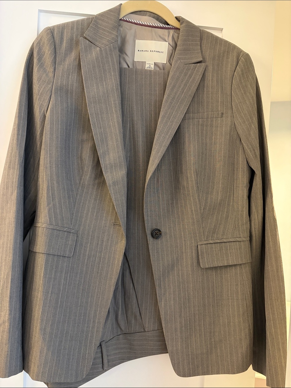 Banana Republic Women’s Light Gray Pinstripe Suit with matching pants (wide leg)
